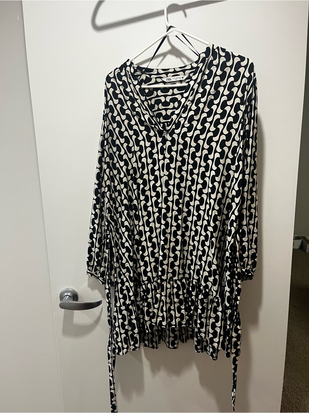 Zara Black and White Patterned V-Neck Tunic Dress